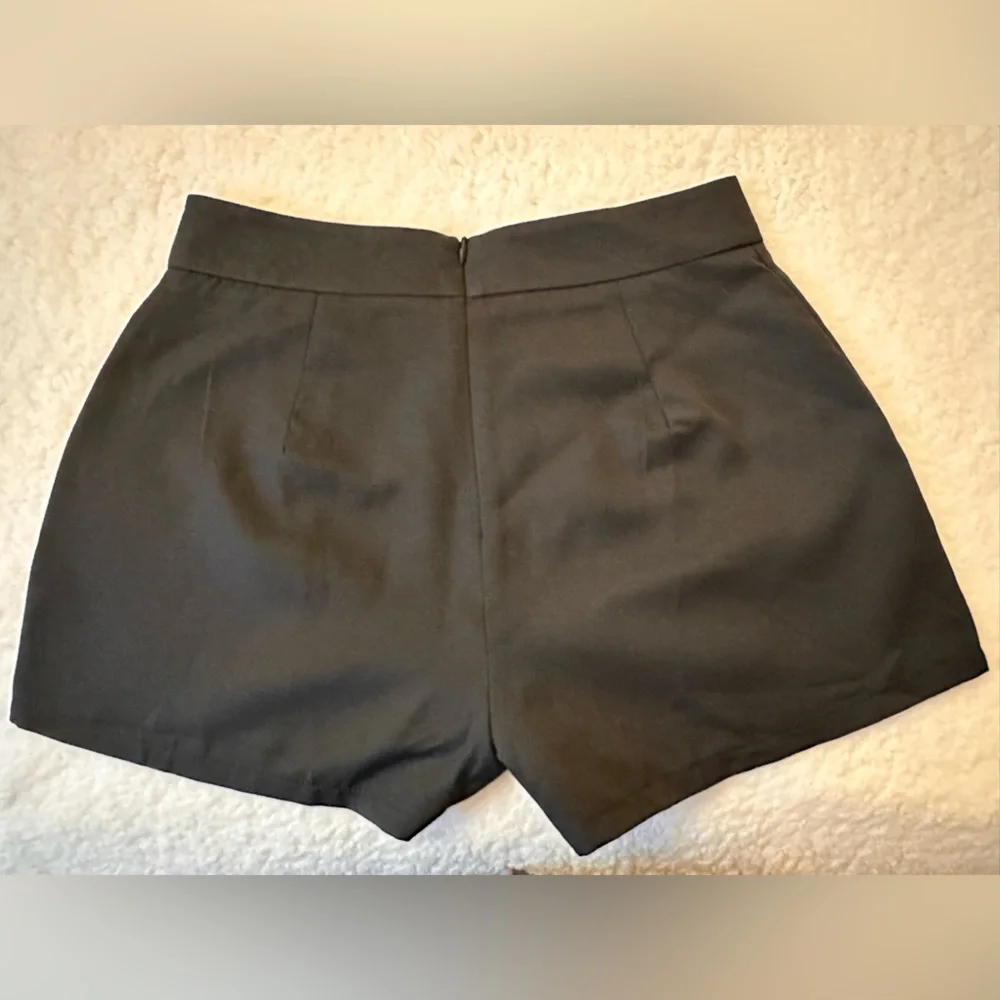 Dress shorts - Picture 2 of 5